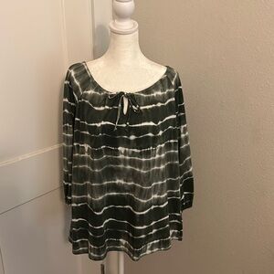 Green & white tye dye top with key hole front